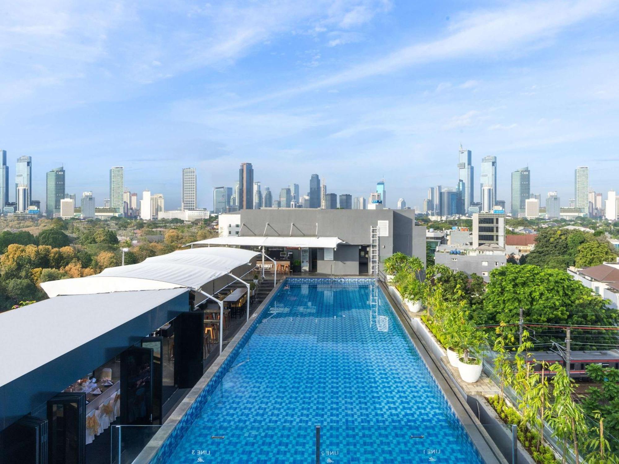 Mercure Cikini 4*